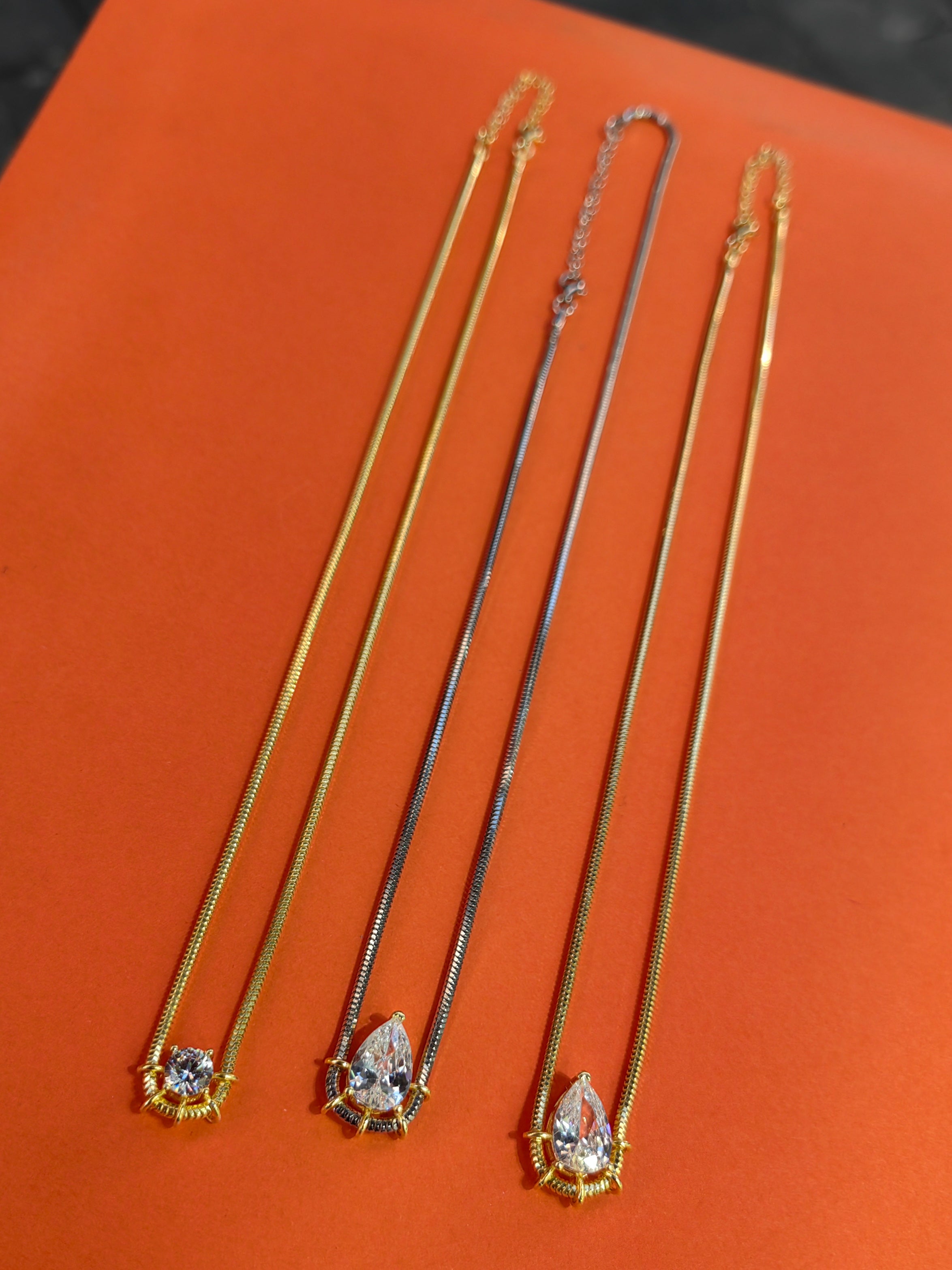 925 Ayar Gümüş Şık Tek Taş Kolye İtalyan Zincirle Pink Drop Stone-Gold