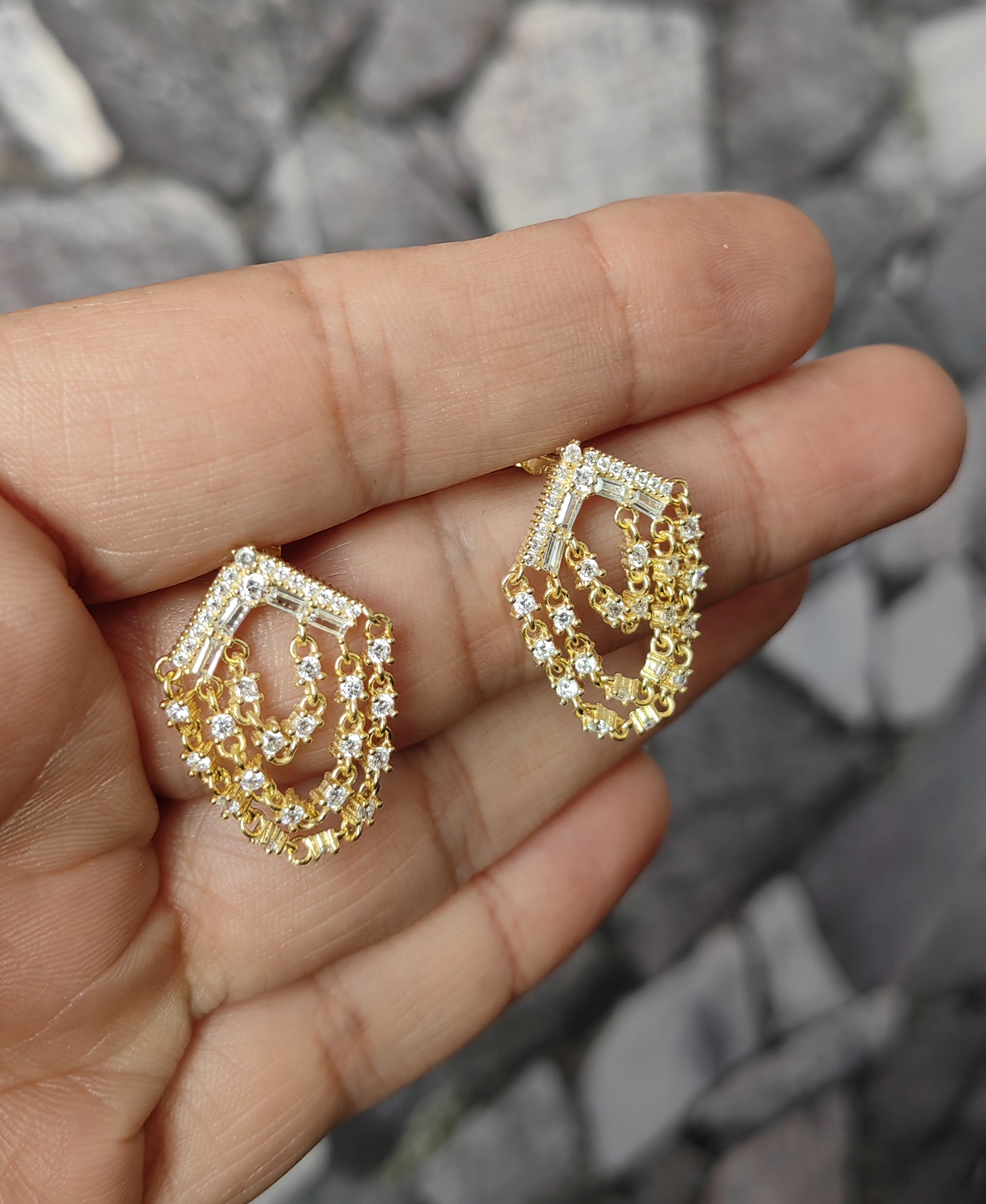 Beyaz Taşlı Sallantılı Gümüş Küpe - Rose Renk