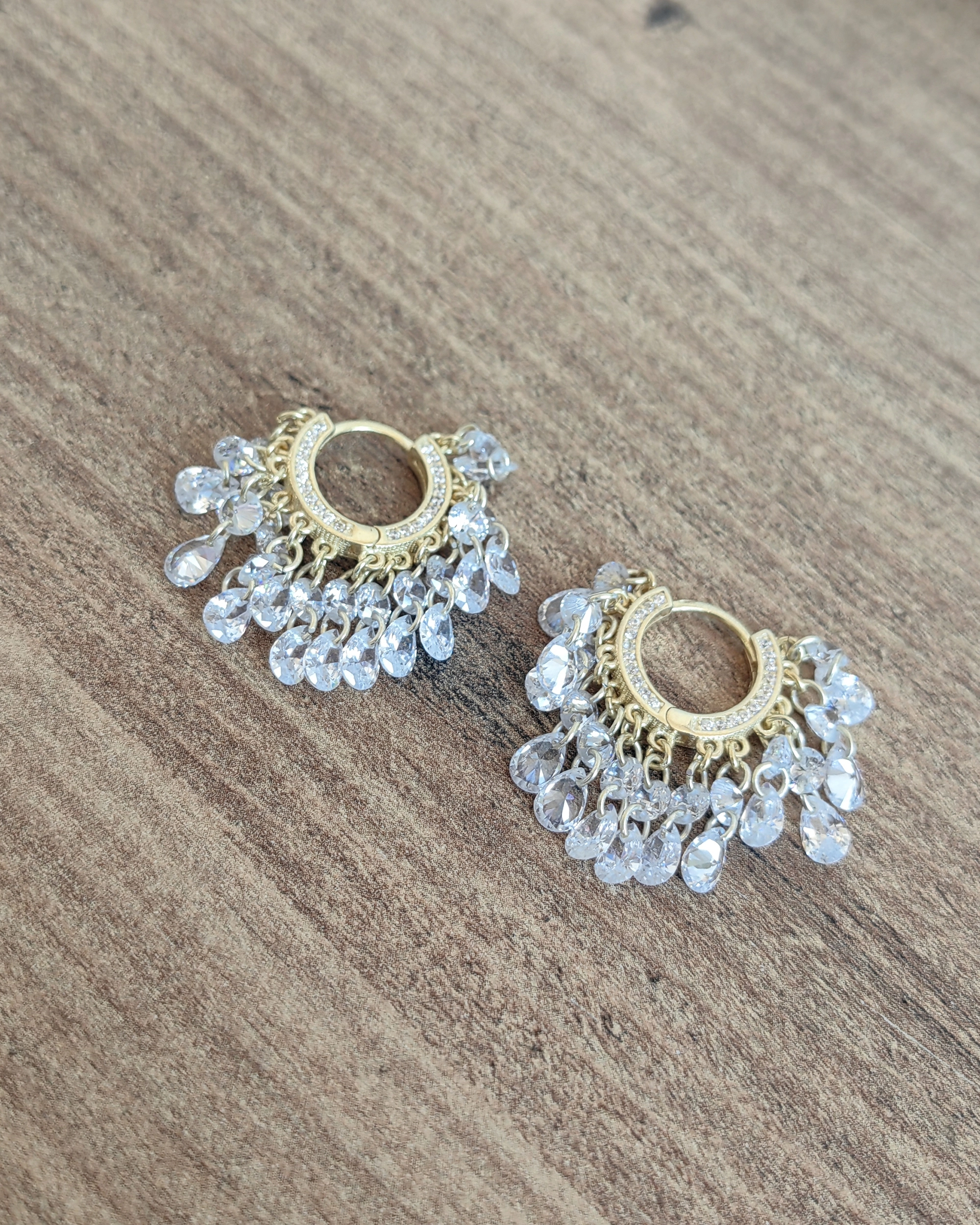 Çok Taşlı Sallantılı Gümüş Küpe | 925 Ayar Şık ve Göz Alıcı Kadın Küpesi - Rodyum Renk