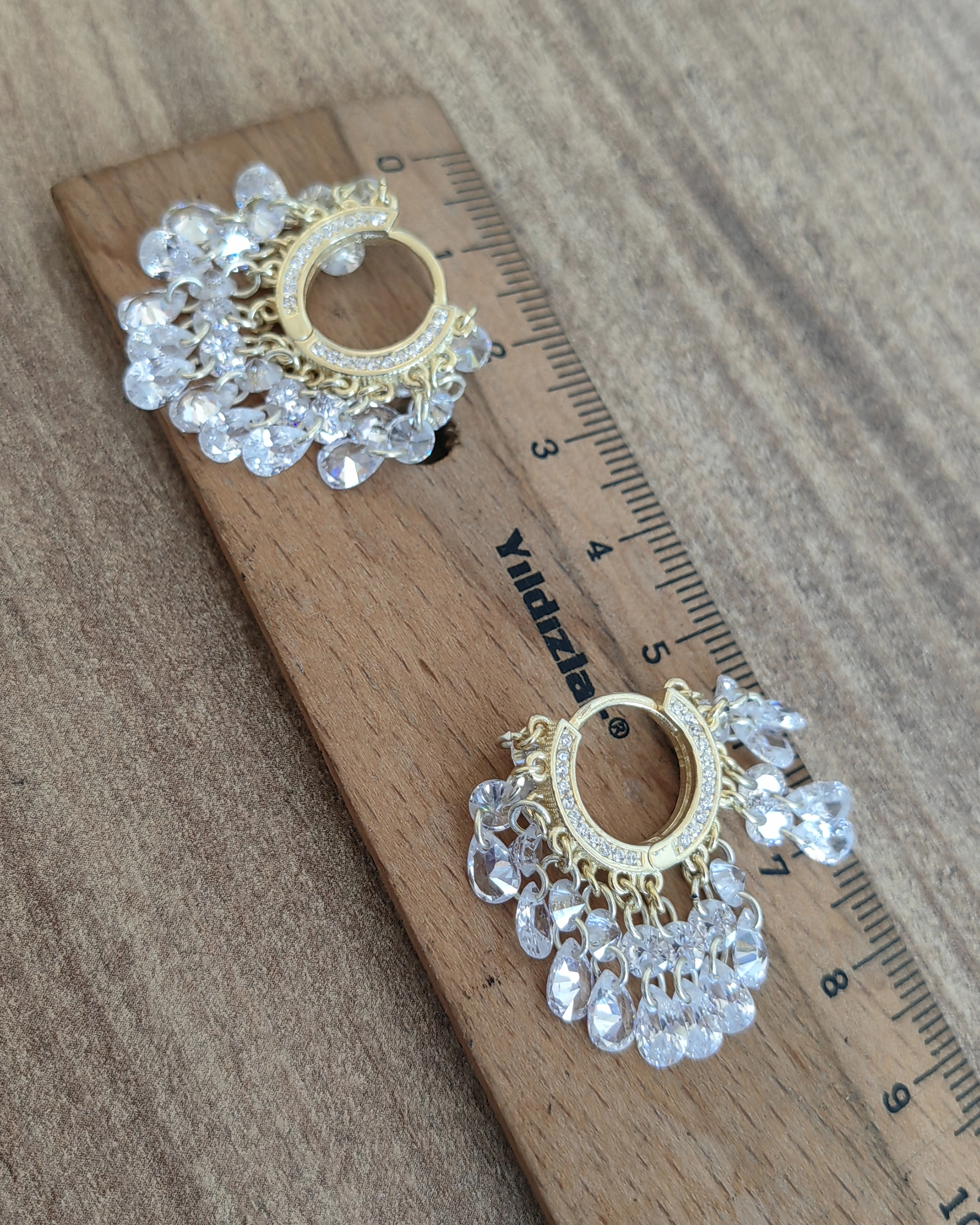 Çok Taşlı Sallantılı Gümüş Küpe | 925 Ayar Şık ve Göz Alıcı Kadın Küpesi - Rodyum Renk