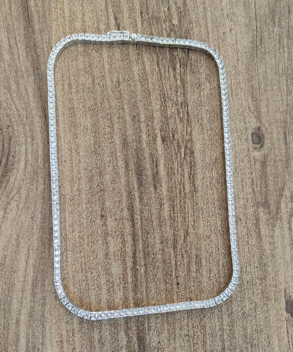 Beyaz Taşlı Gümüş Choker Kolye