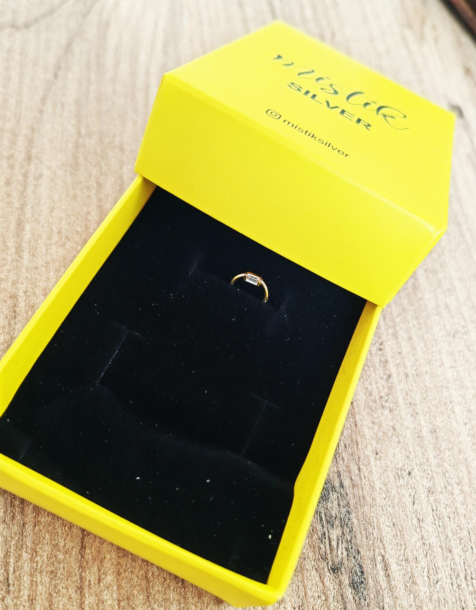 Baget Tek Taşlı 14 K Altın Helix Piercing (585 Damgalı)