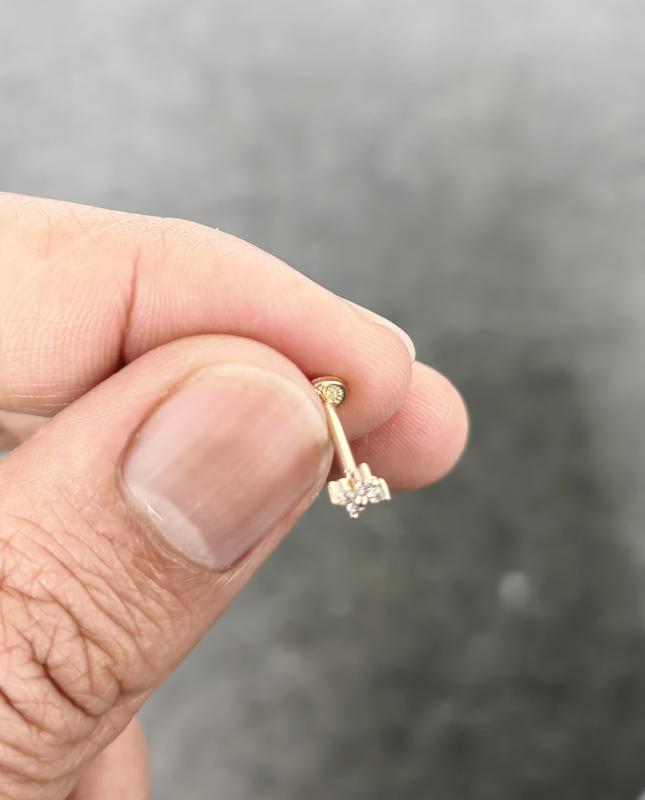 4 Yapraklı Yonca 14 K Altın Tragus Piercing (585 Damgalı)
