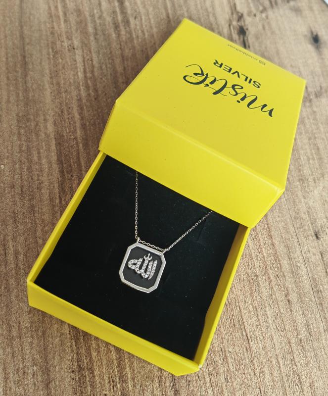 Arapça Cam Üzerine Allah Yazılı Gümüş Kolye