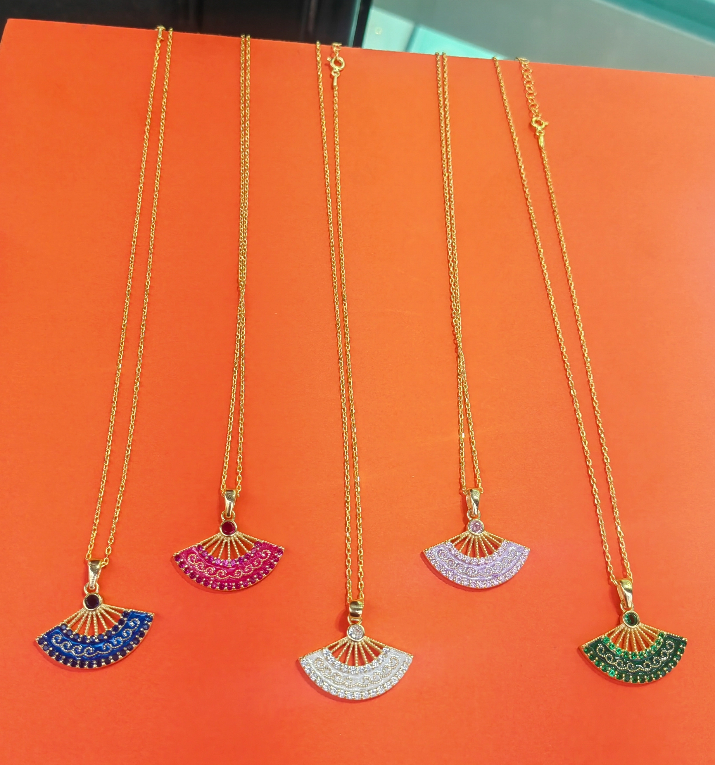 El Yapımı 925 Ayar Gümüş Kolye | Renkli Mine Detaylı Kadın Takısı - Bakır Rengi