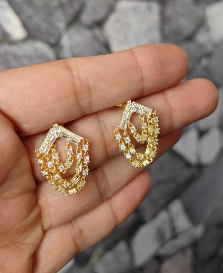 Beyaz Zirkon Taşlı Sallantılı Zincir Gümüş Küpe – Zarif Tasarım Rhodium